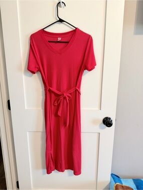 just be Bright Pink Ribbed V-Neck Top